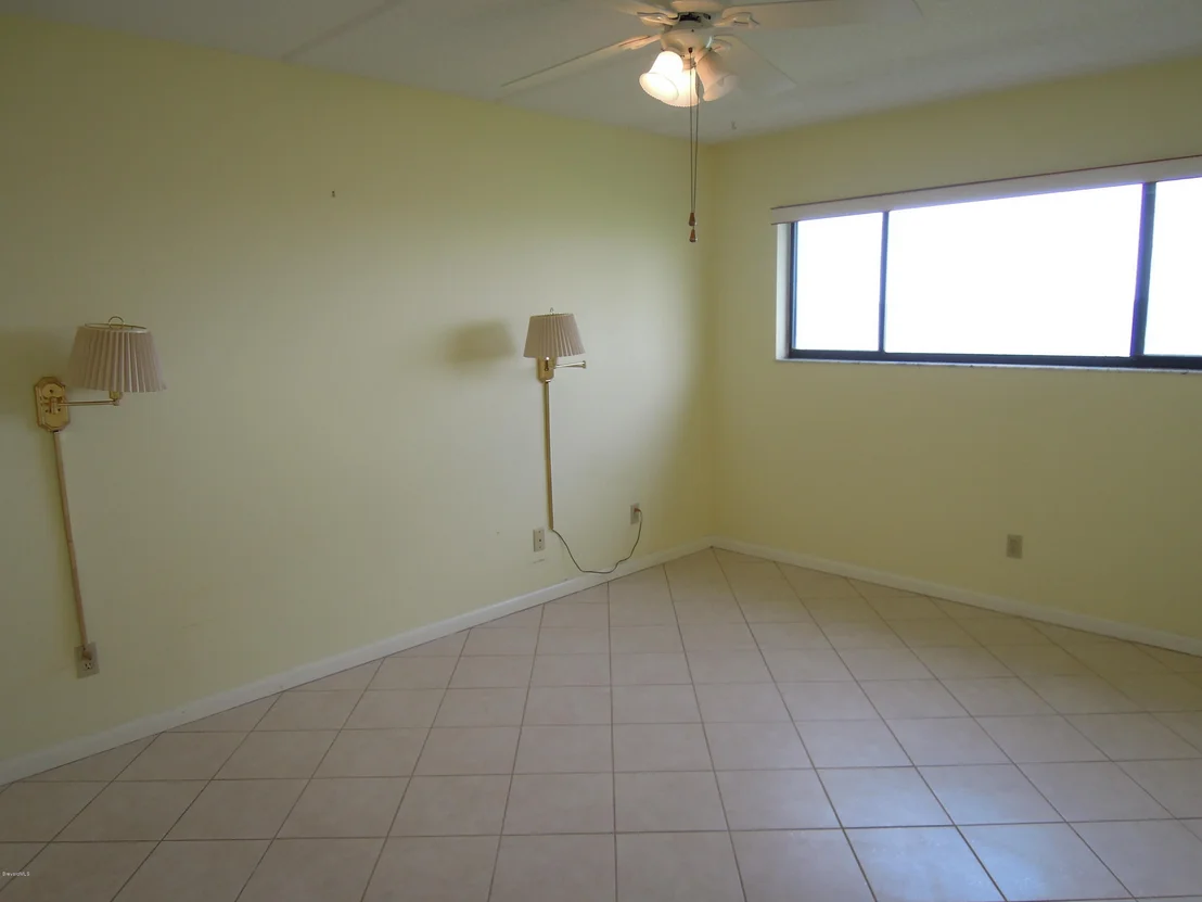 Photo of Unit 102 at 3901 Dixie Highway NE