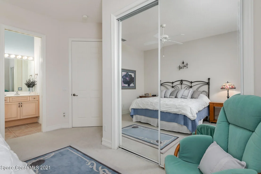 Photo of 955 Chatsworth Drive