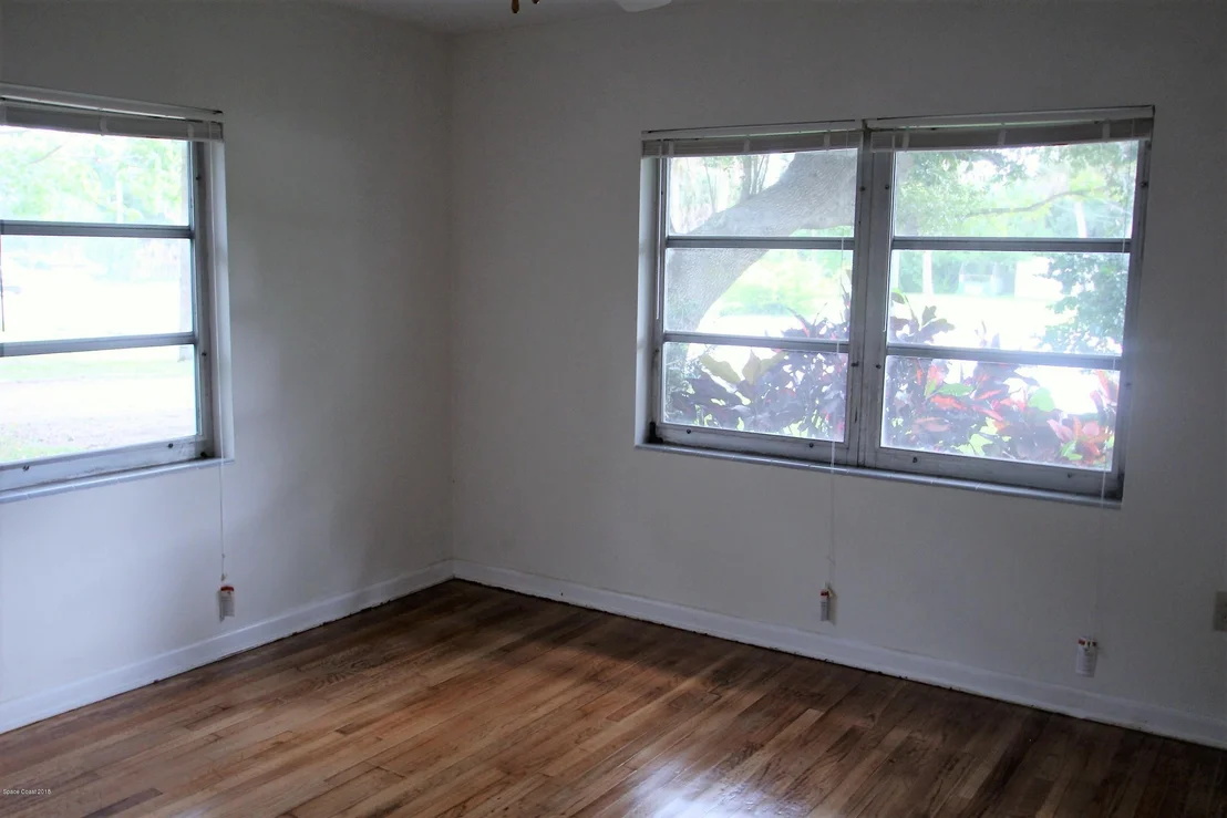 Photo of 1616 Airport Boulevard