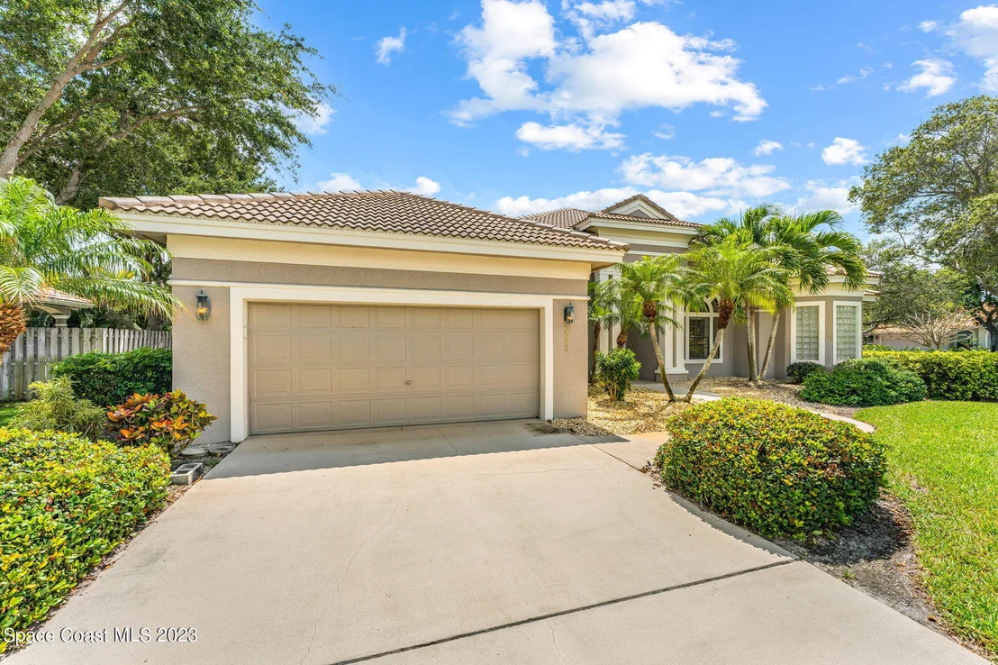 Photo of 423 Flanders Drive