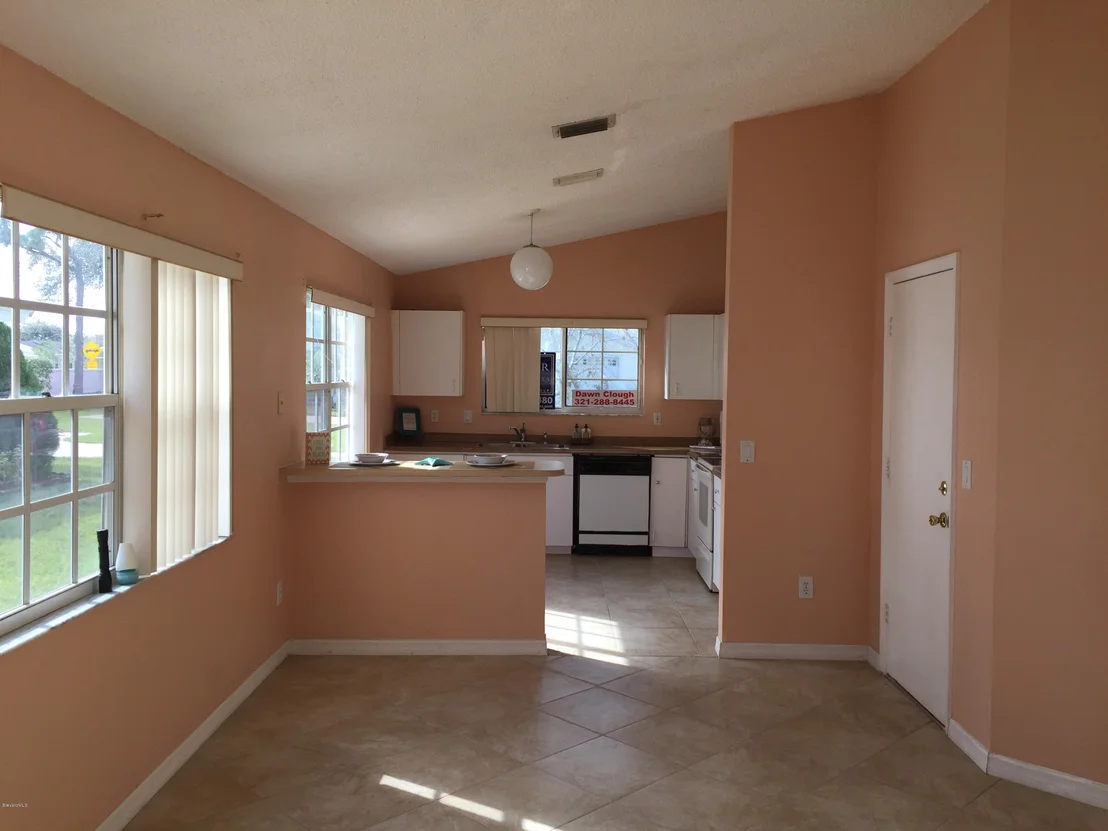 Photo of 835 NE Bracken