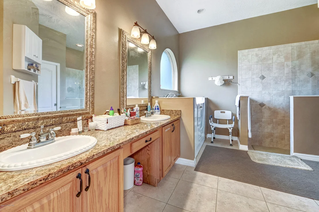 Photo of 1830 Windbrook Drive SE