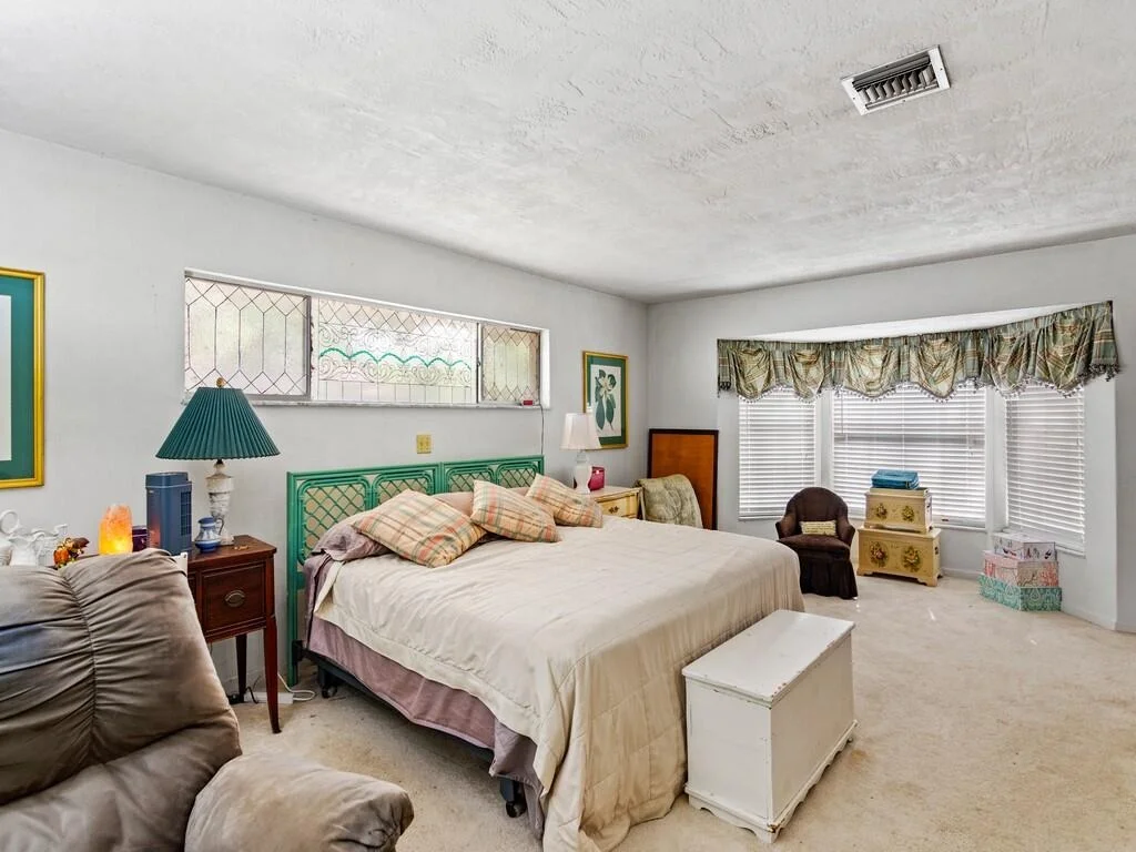 Photo of 9879 Oak Street