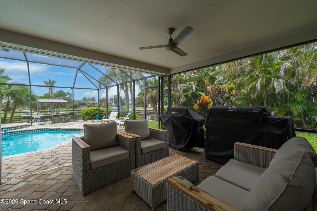 Photo of 2318 N Riverside Drive