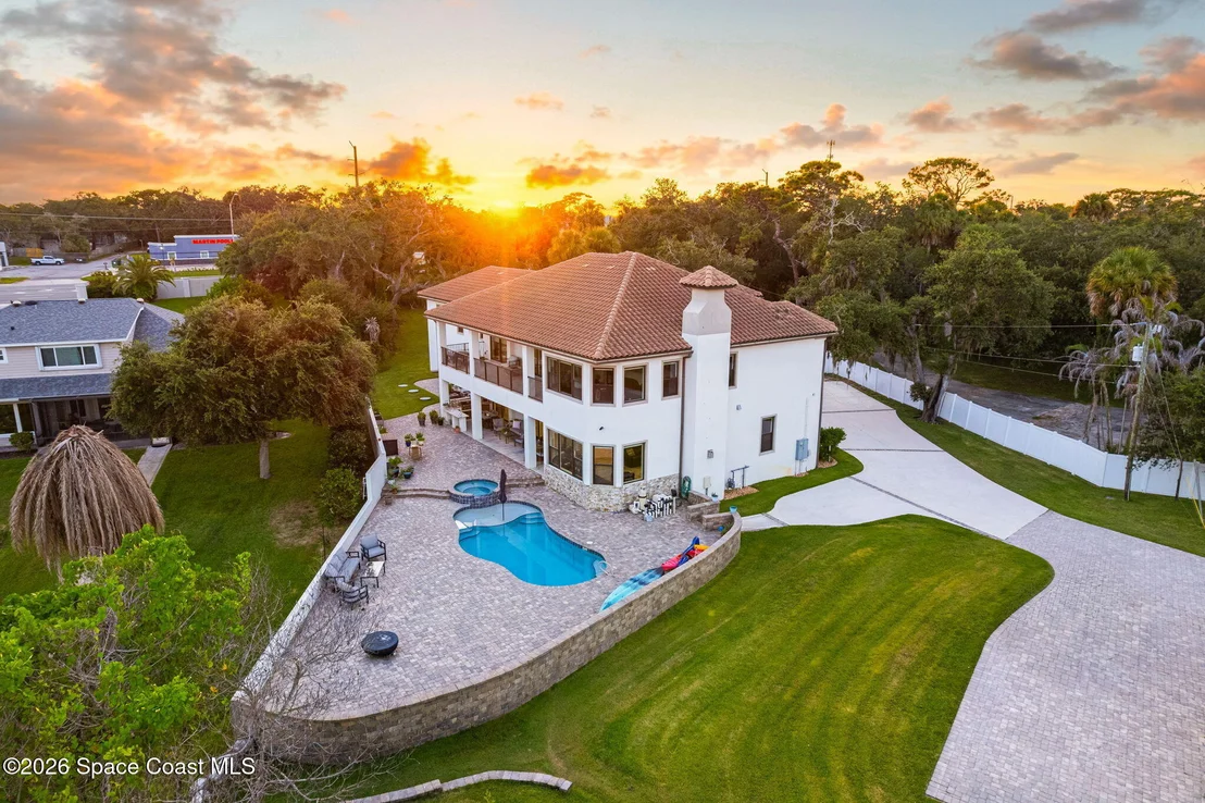 Photo of 3441 N Sylvan Lane