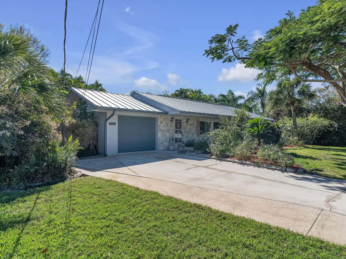 Photo of 1924 Giroux Drive NE