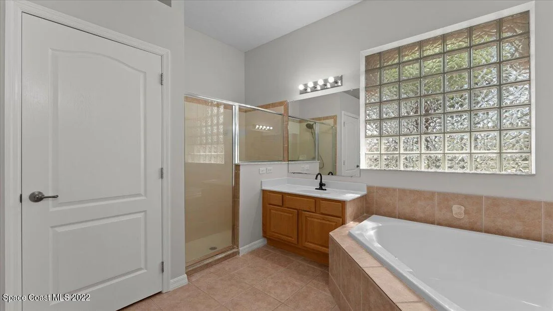 Photo of 5947 Newbury Circle