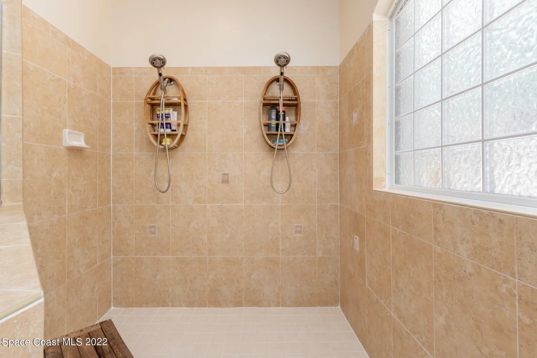 Photo of 2024 Windbrook Drive SE