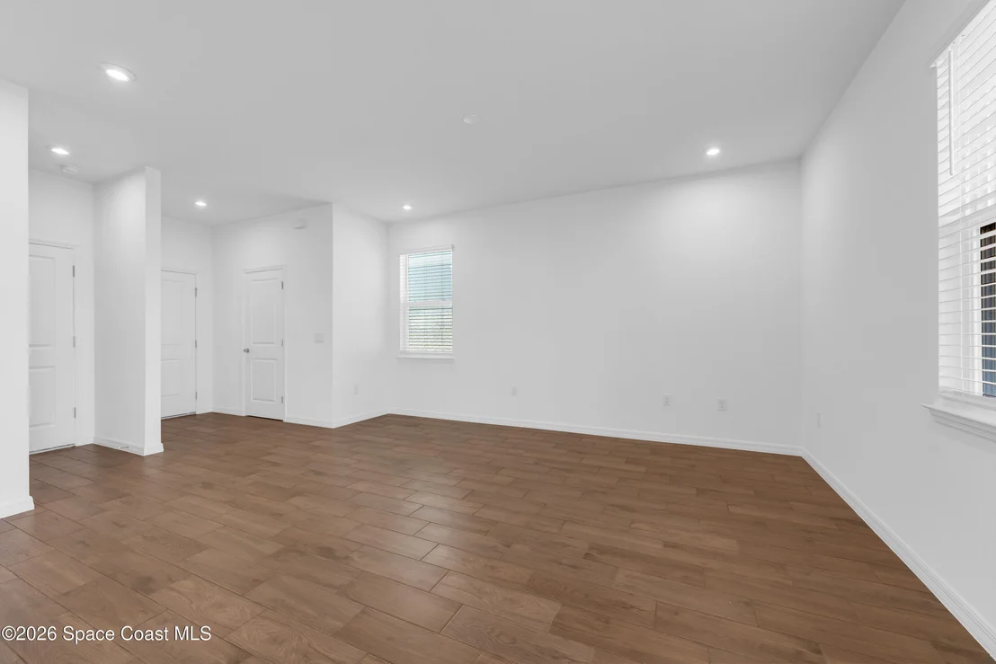 Photo of 897 Castleford Avenue NE