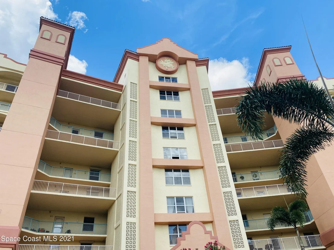 Photo of Unit 705 at 100 Riverside Drive