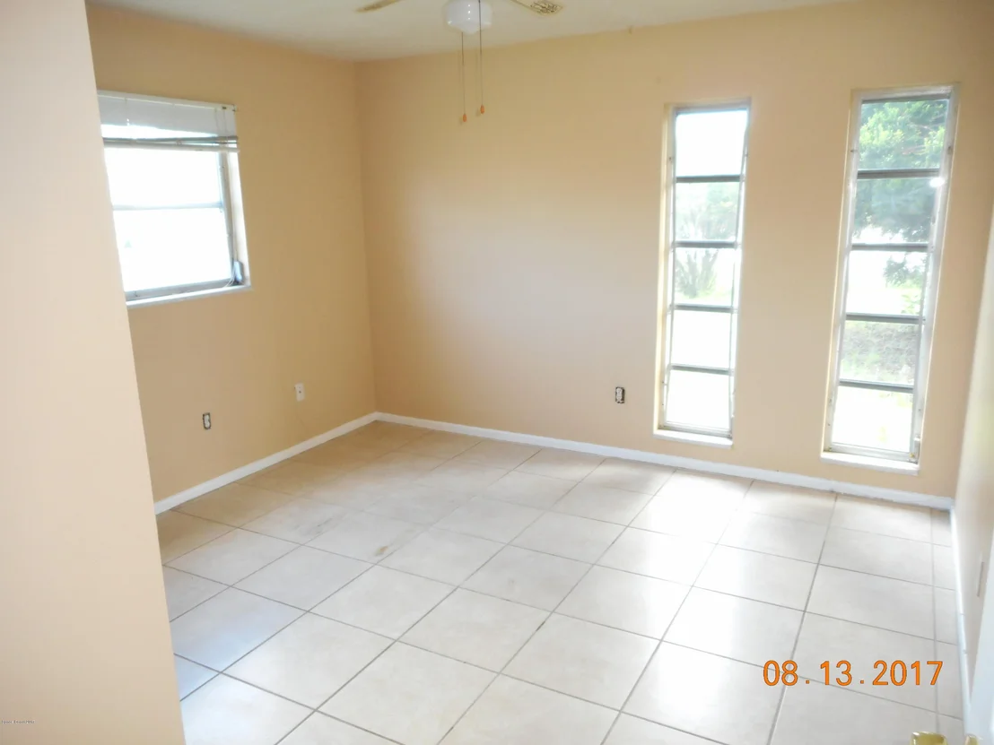 Photo of 1101 Cable Lane NE