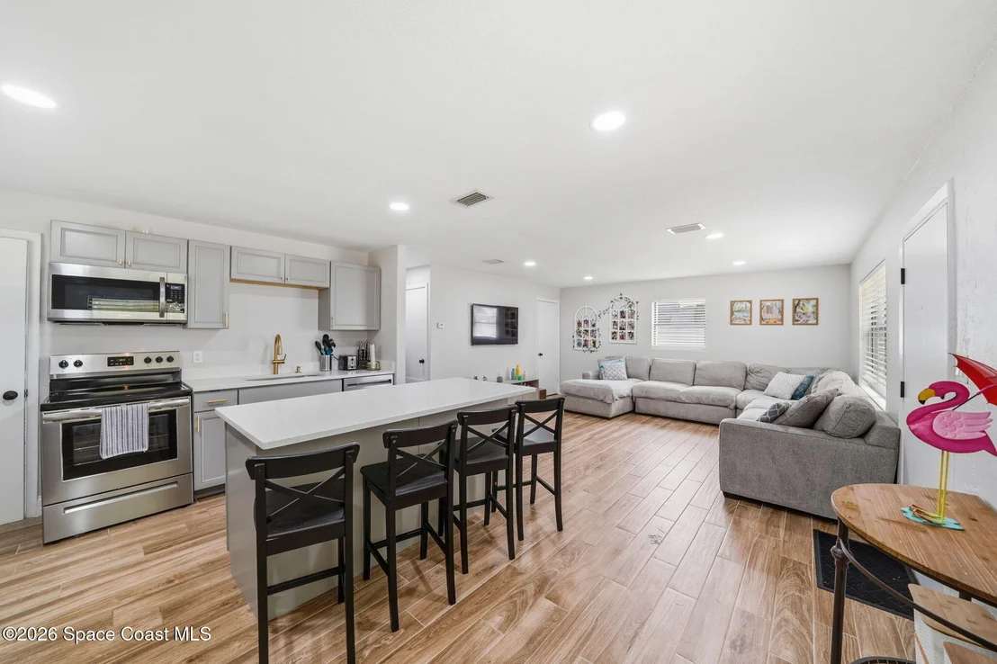 Photo of 2440 Warwick Road