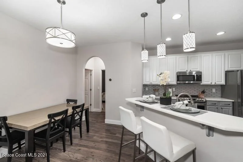 Photo of 276 SE Abernathy Circle