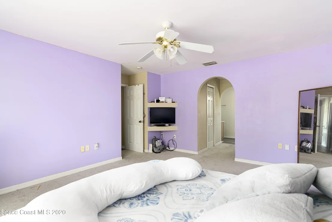 Photo of 1249 White Oak Circle