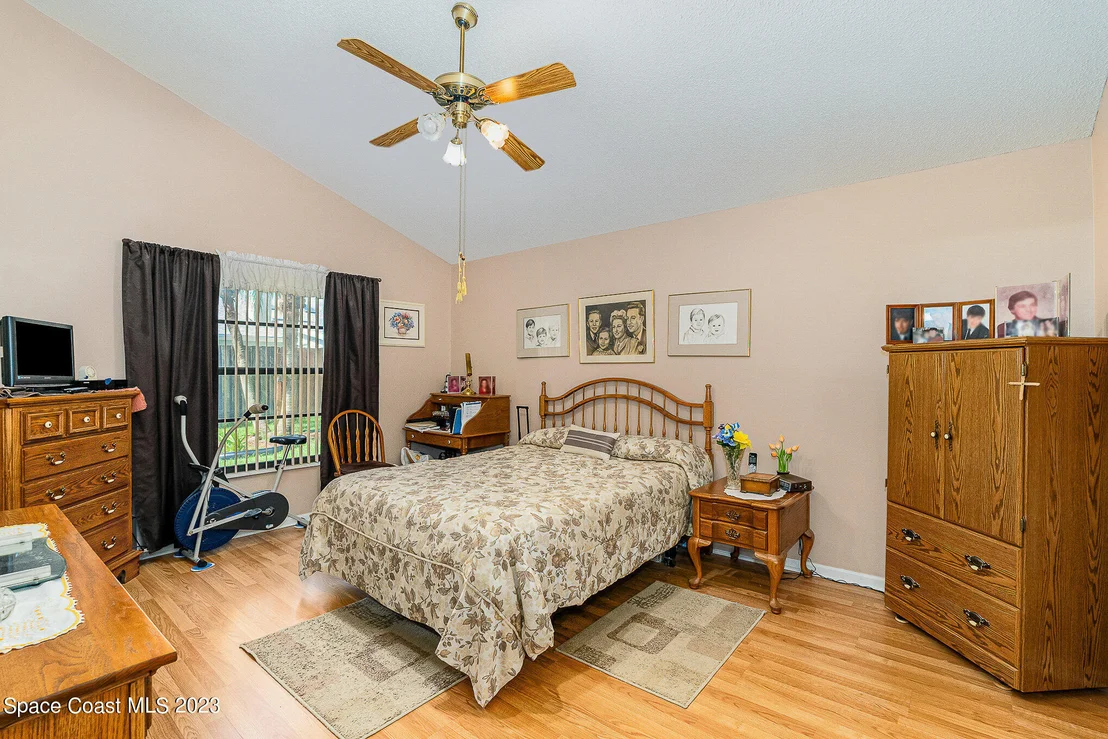 Photo of 1241 Lakeview Drive