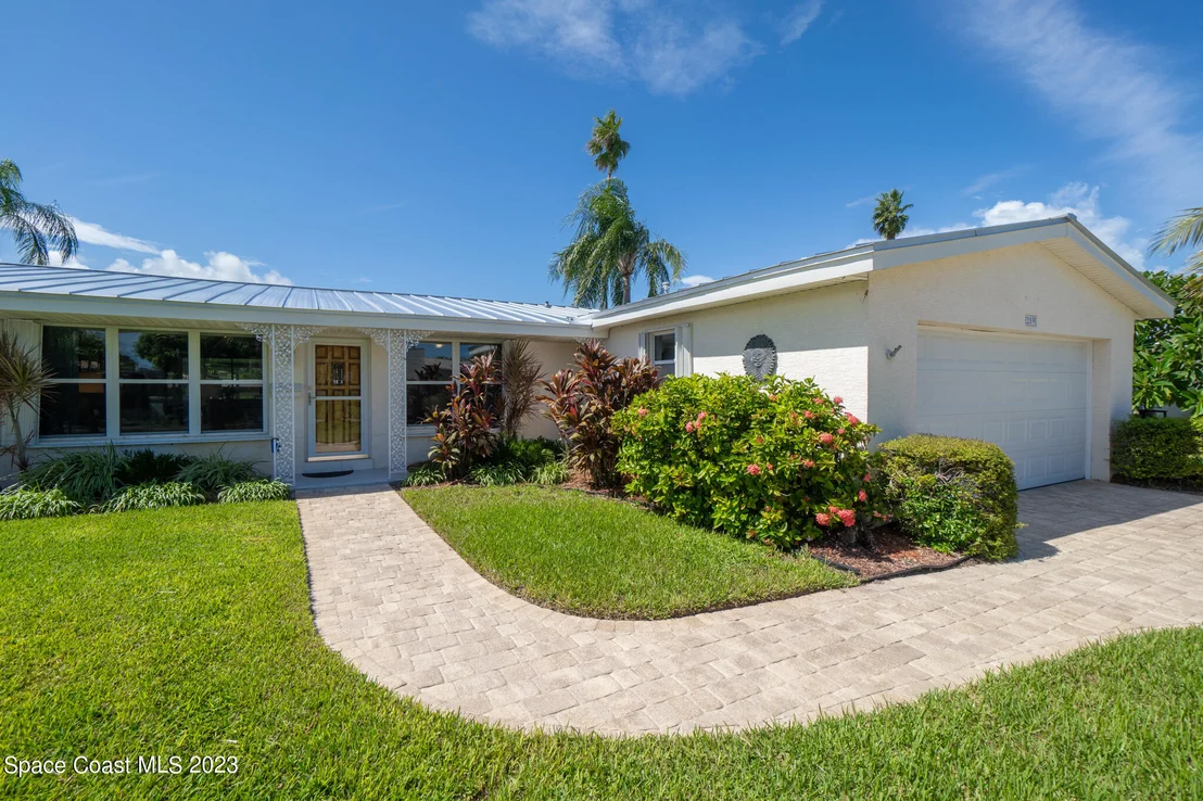 Photo of 209 River Road
