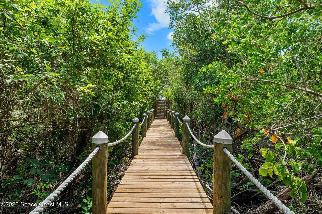 Photo of 327 Island Drive