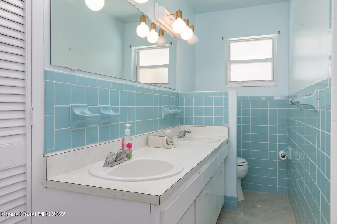 Photo of 2205 Lakeview Drive