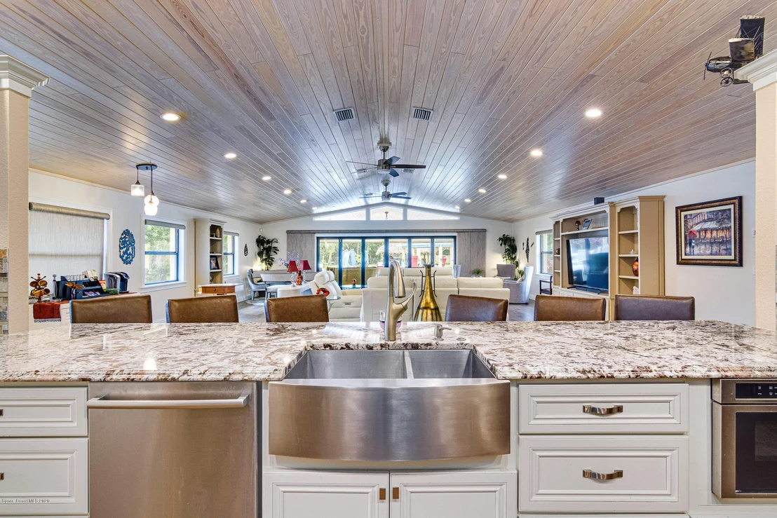 Photo of 4085 Lake Washington Road