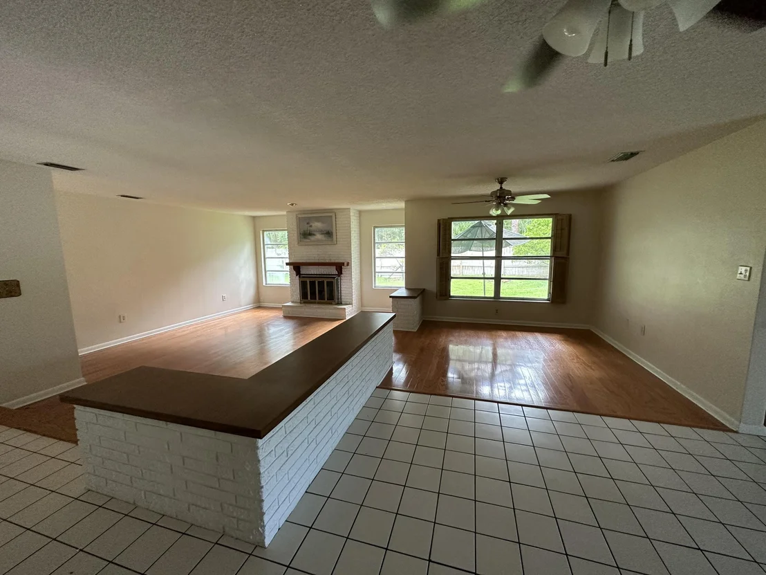 Photo of 319 Meadowood Lane