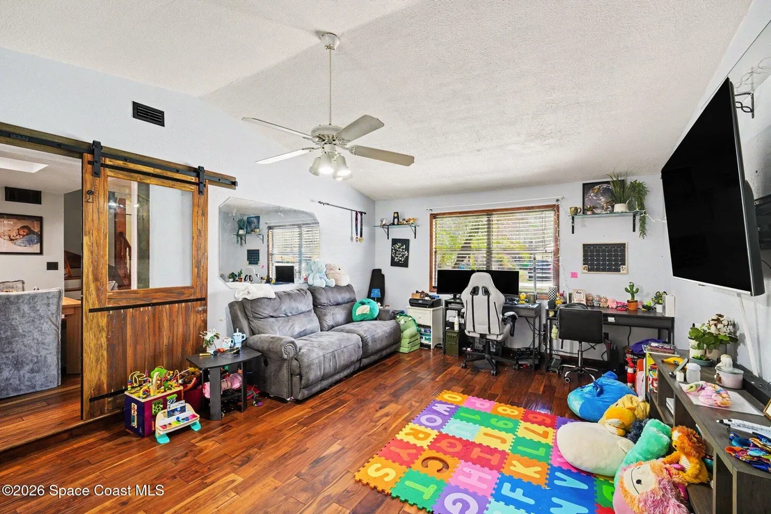 Photo of 6830 Bright Avenue