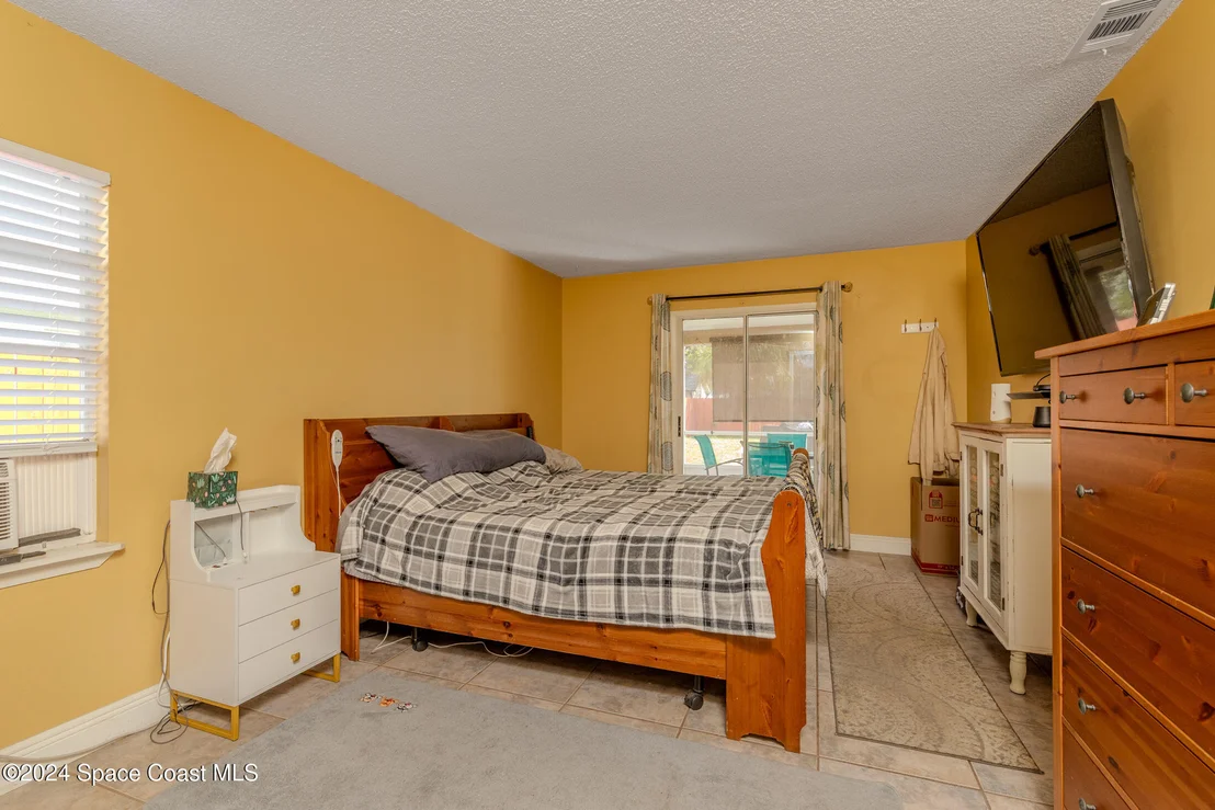 Photo of 5943 Gilson Avenue