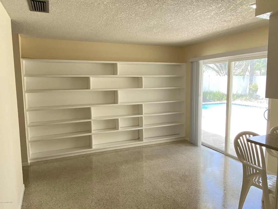 Photo of 898 Kings Post Road