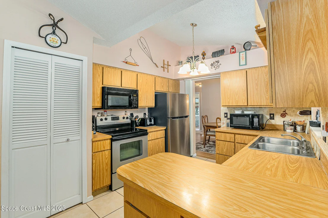 Photo of 1241 Lakeview Drive