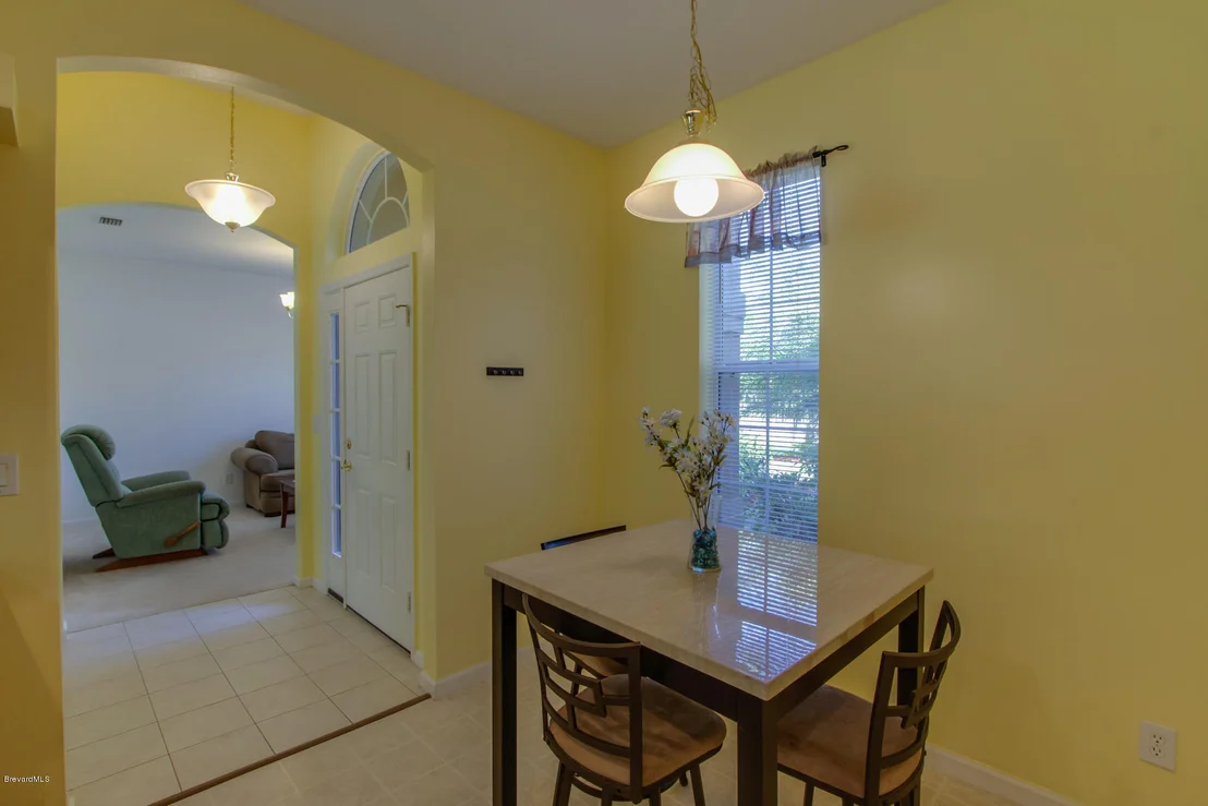 Photo of 228 SE Abernathy Circle