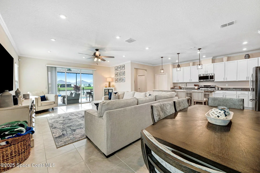 Photo of 2452 Carrick Street
