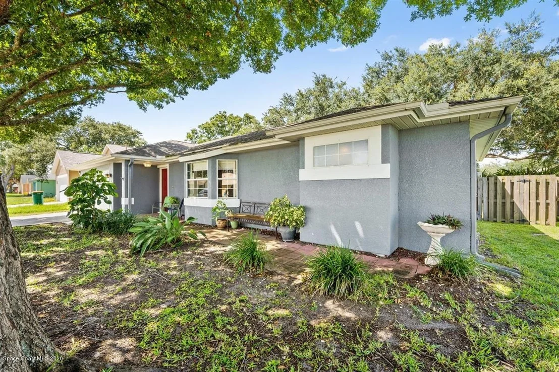 Photo of 200 Oak Lake Road