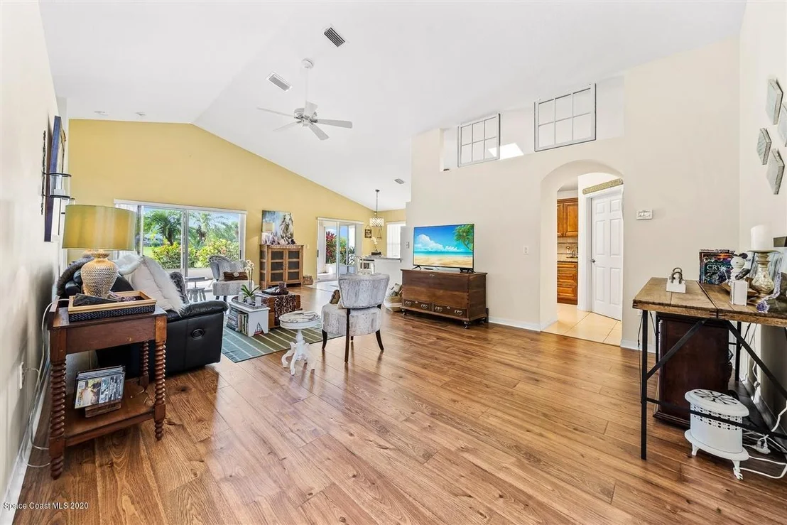 Photo of 2484 Addington Circle