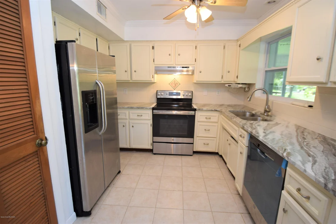Photo of 820 Hampton Drive NE