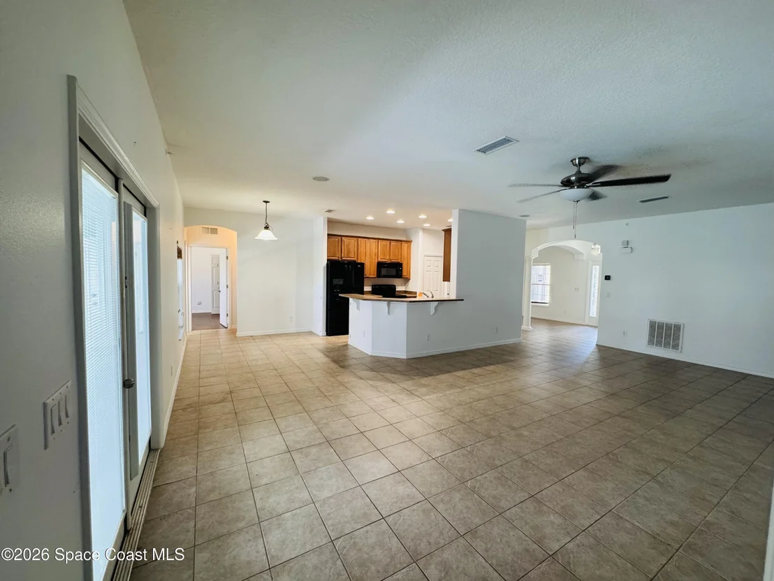 Photo of 1110 Morgan Circle NE