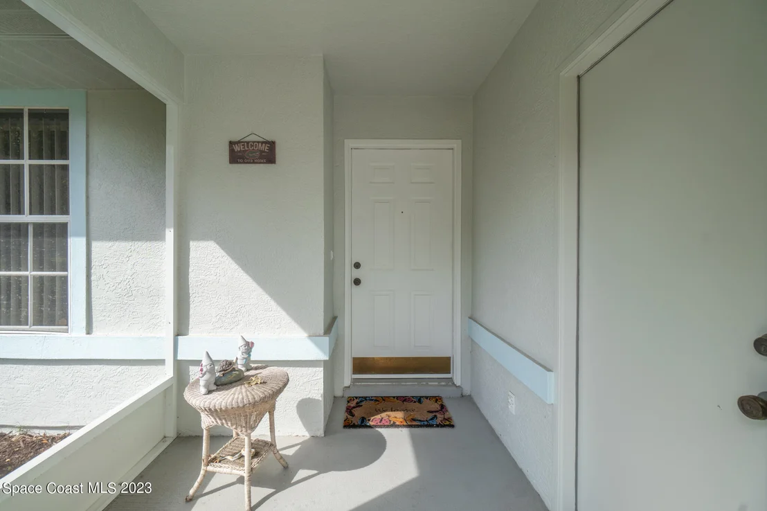 Photo of 982 Somerset Lane