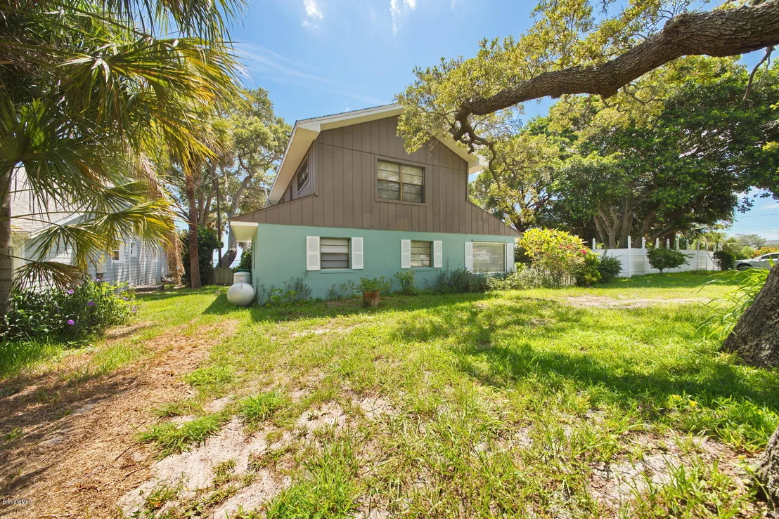 Photo of 2317 Pineapple Avenue