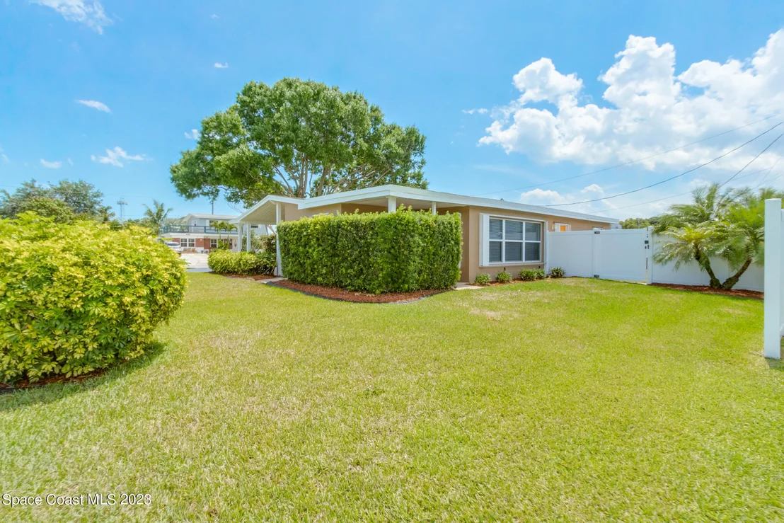 Photo of 842 Ixora Drive
