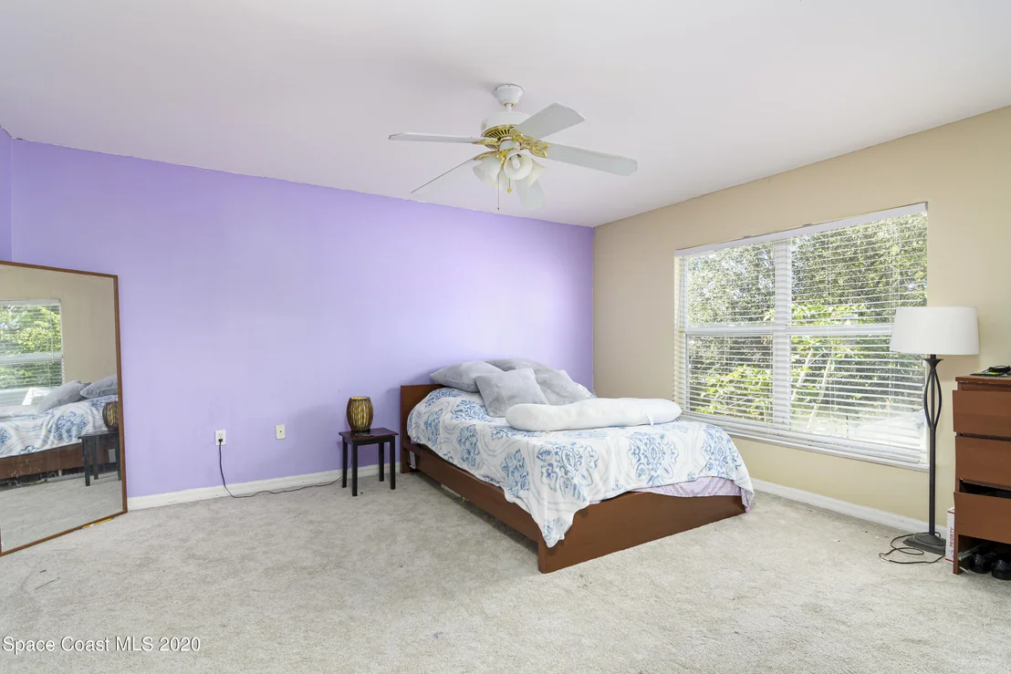 Photo of 1249 White Oak Circle