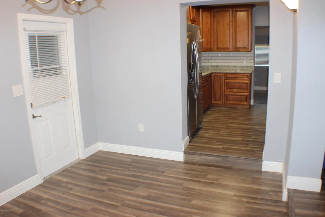 Photo of 1042 Cabot Drive NE