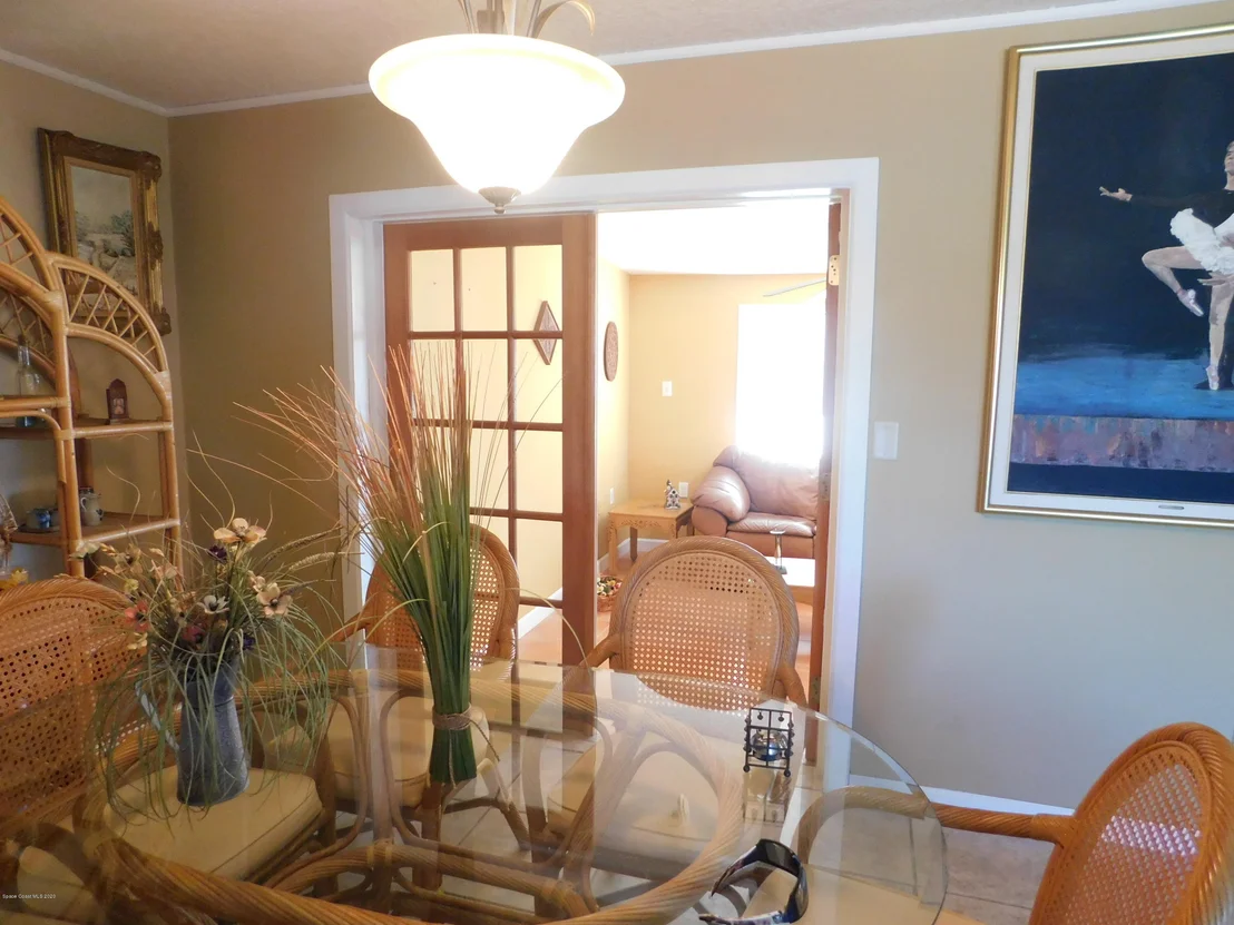 Photo of 978 Bianca Drive NE