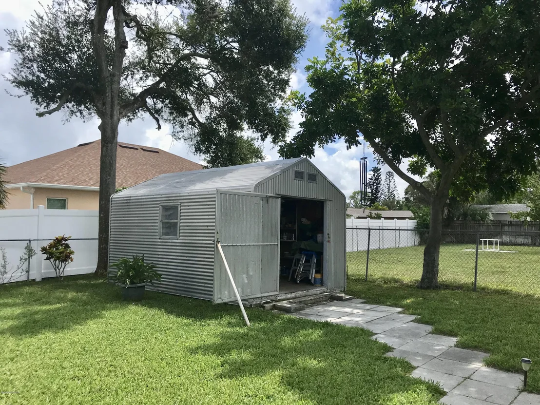Photo of 727 Banyan Drive