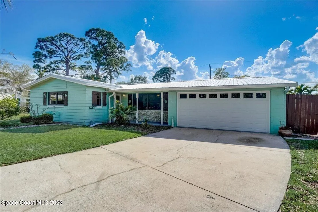 Photo of 953 Lexington Road