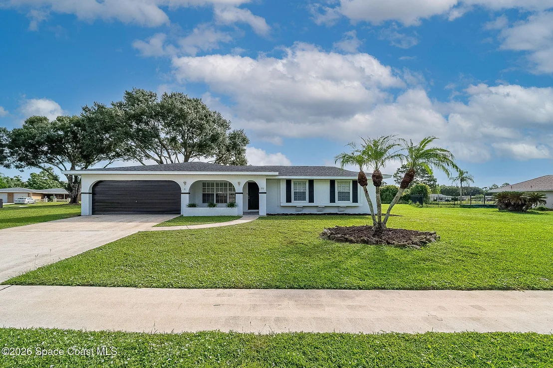 Photo of 722 Apollo Circle NE