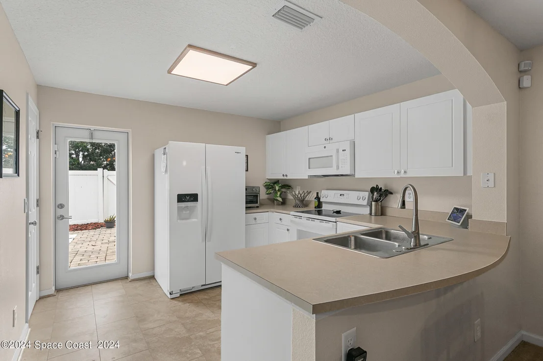 Photo of Unit 103 at 890 Luminary