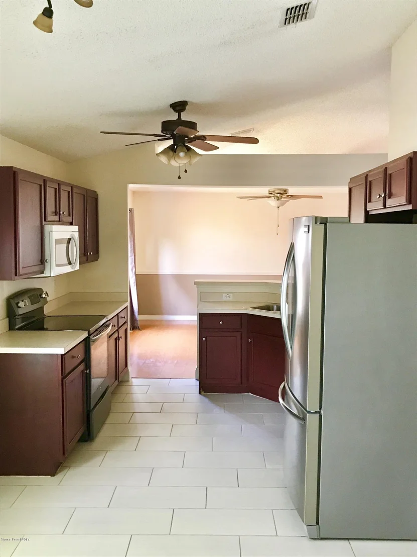 Photo of 1159 White Oak Circle