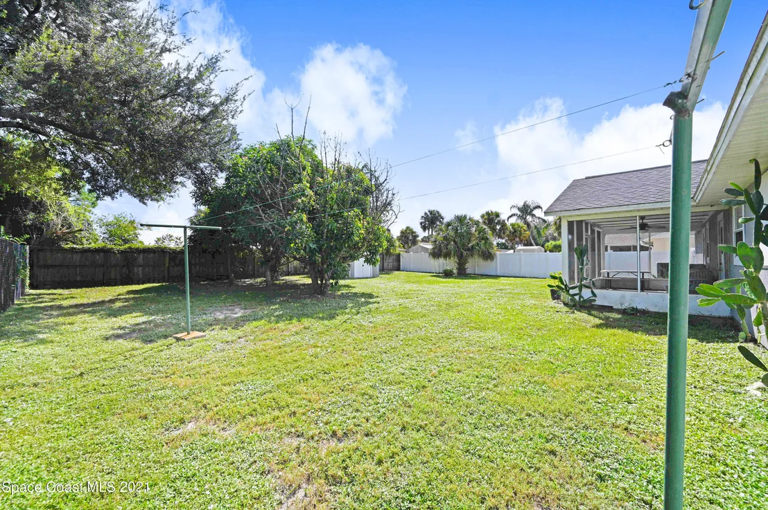 Photo of 6621 Bancroft Avenue
