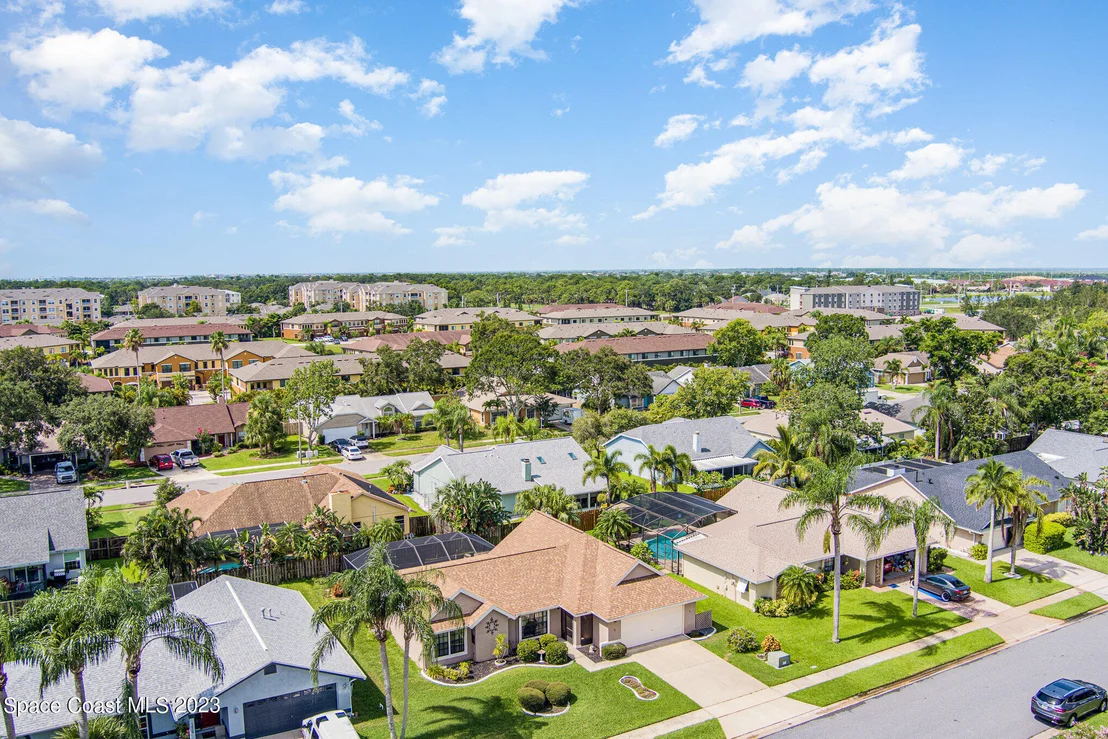 Photo of 1241 Lakeview Drive