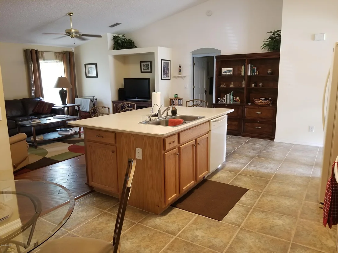 Photo of 2259 Cogan Drive SE