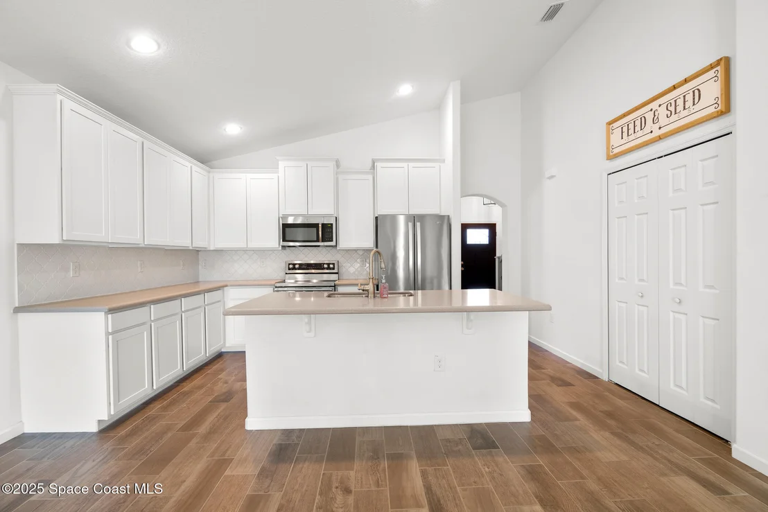 Photo of 950 Dillard Drive SE