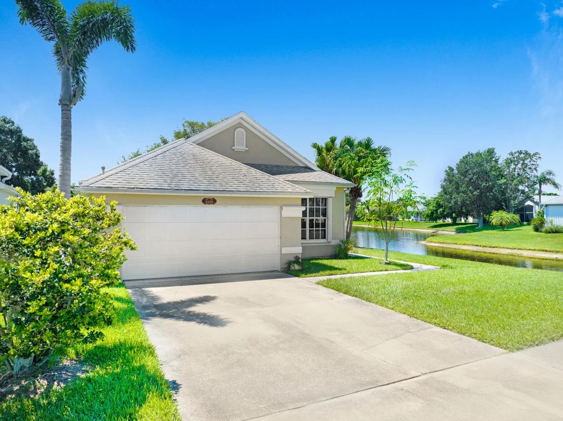 Photo of 2299 Addington Circle